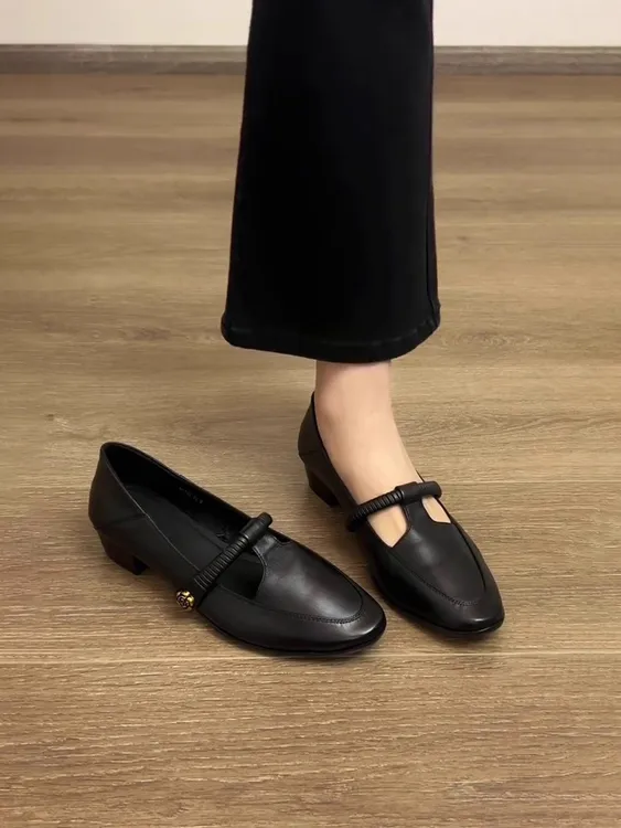 羊皮版~黑色单鞋女山茶花T字带粗跟小皮鞋通勤百搭不累脚玛丽珍鞋
