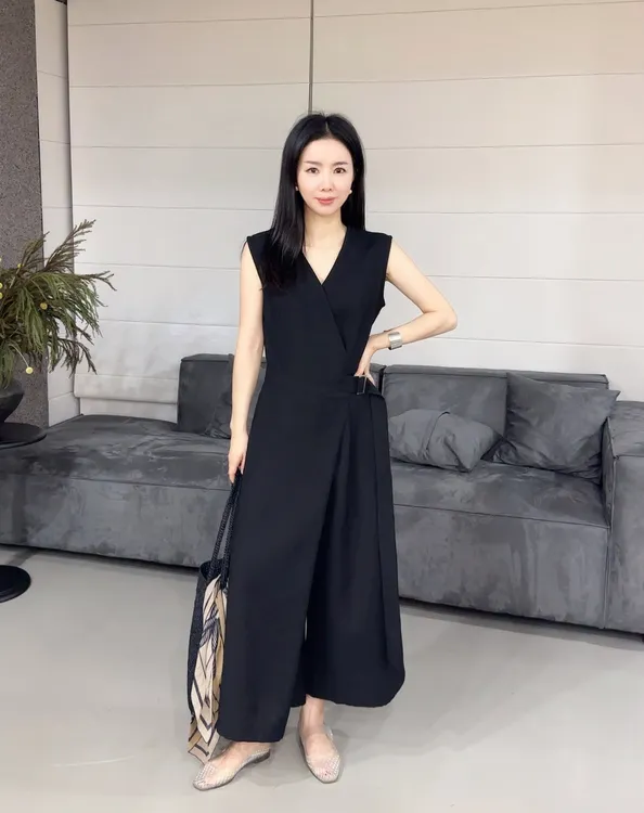 鑫燃KIKI （超A裙裤）轻奢V领腰带无袖连体裤 60053 XI