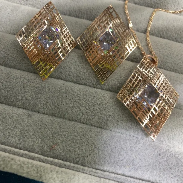 合金玻璃耳饰 玫瑰金色耳环送项链 白色灯光差色不要误解ئاق