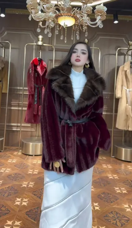 2025冬季时尚经典毛毛拼接条纹女士外套25290压刷工艺