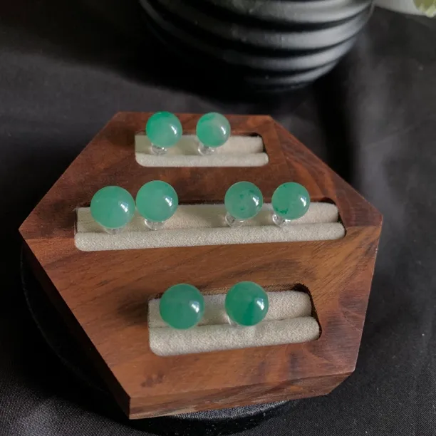 非洲翠925银镶嵌耳钉（备注发深色或者浅色，多样性发货，发其一）