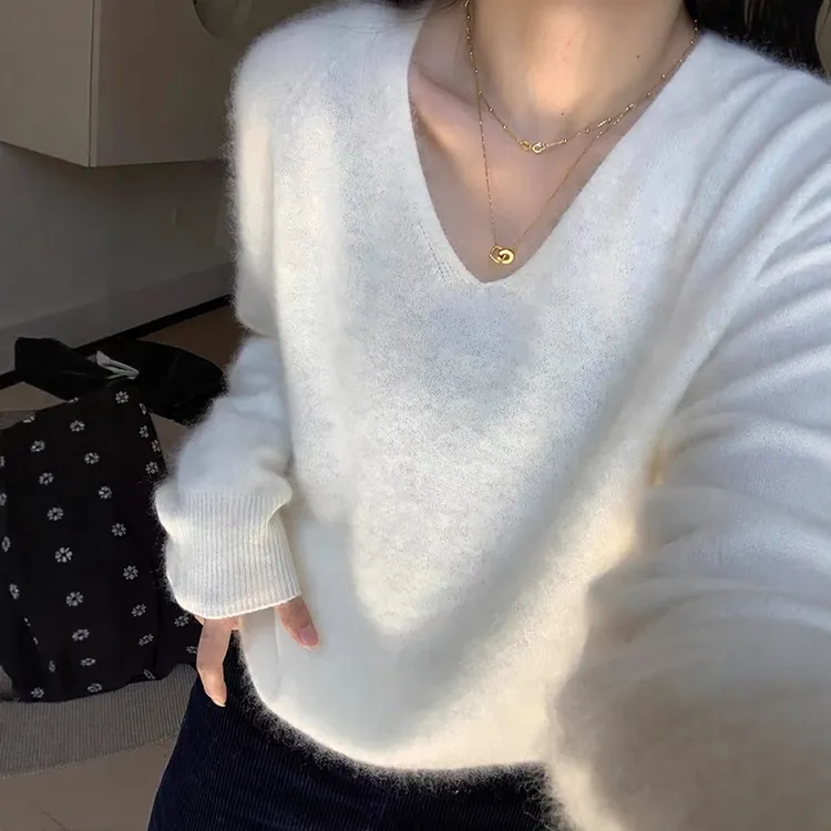 巨好看轻熟白色v领马海毛毛衣女秋冬外穿慵懒宽松软糯针织衫上衣
