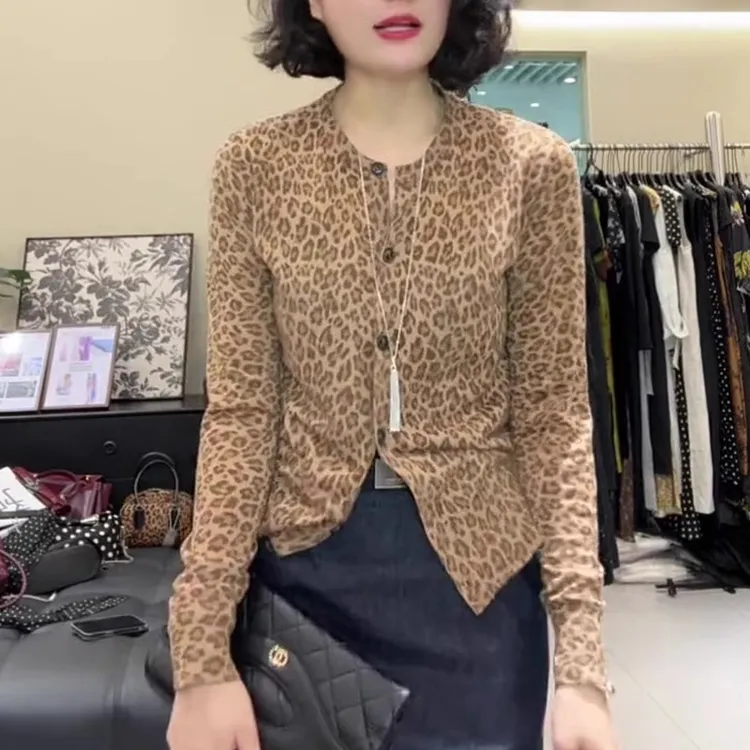 欧若风复古小众气质衬衫女春季新款豹纹印花圆领长袖开衫显瘦上衣