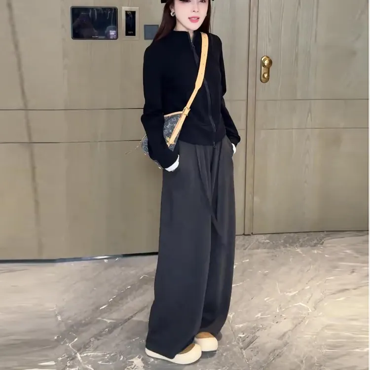 巨好看的秋季拉链卫衣女新款2025爆款时尚洋气短款外套上衣套装