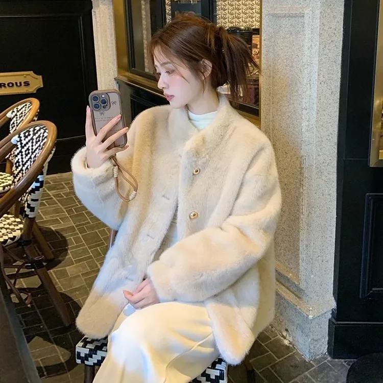宽松型早秋加厚水貂绒皮毛一体毛毛外套女冬季短款毛领外套