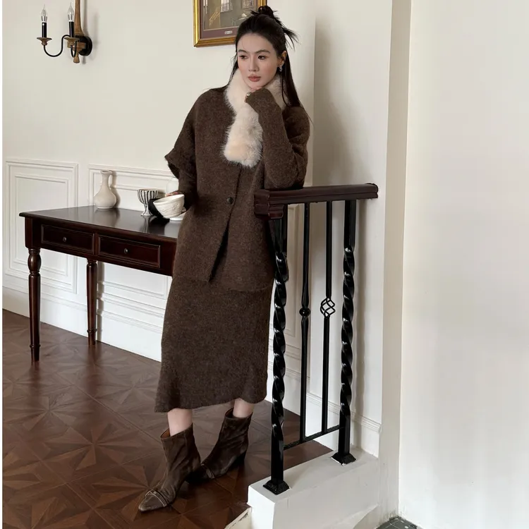 厚款宽松型蝙蝠开衫连衣裙毛领三件套设计师百搭秋冬时尚韩系套装