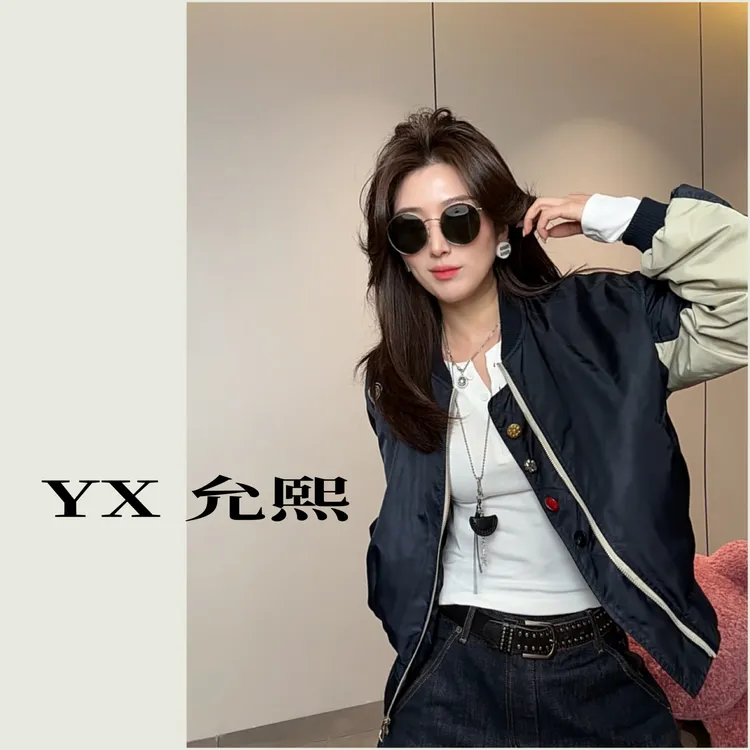 《允熙》设计师款彩扣拼色刺绣字母棒球服夹克外套