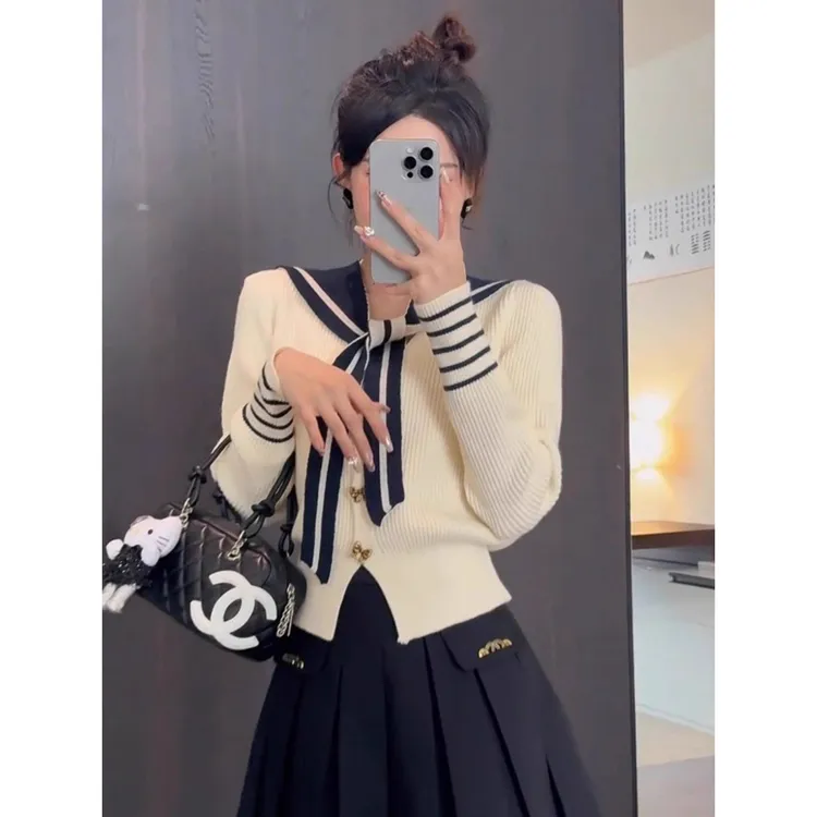 法式高级感蝴蝶扣海军领掐腰毛衣女秋冬2025年设计感小众针织开衫