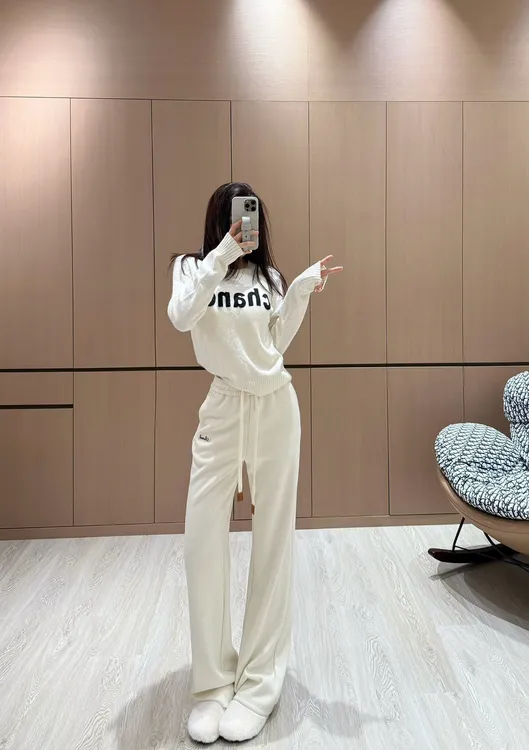 秋冬新款白色洋气减龄高腰宽松抽绳针织显瘦气质直筒裤休闲长裤