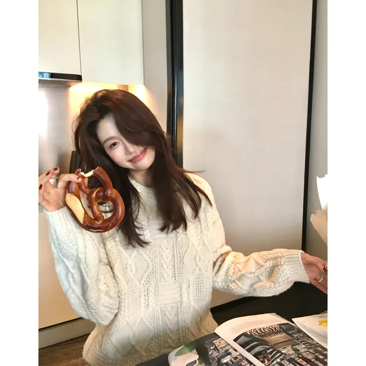 【ALONE SAVOR】龍喜儿 绒绒暖冬100羊毛绞花针织衫套头衫D914