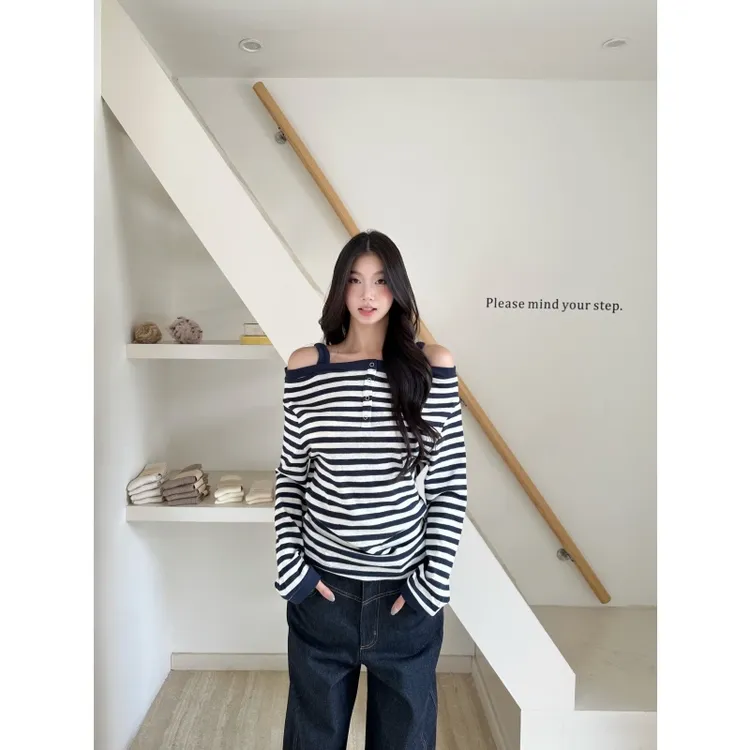 withmin凉皮 苏格拉周末 条纹辣妹一字肩吊带长袖T恤上衣2524151