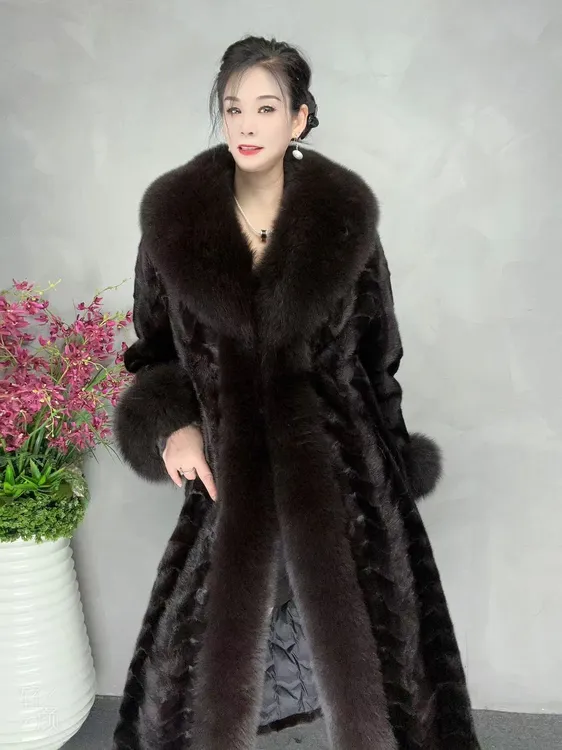2025年新款时尚水貂外套狐狸毛领保暖穿搭皮草貂皮正品