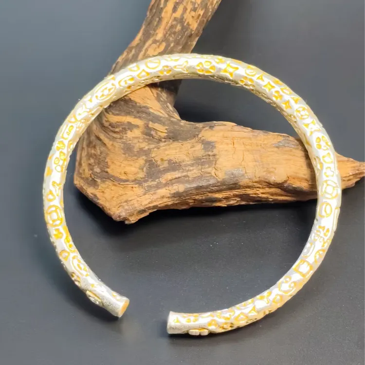 银描金招财纳福吉言手镯实心开口錾刻珐琅描绘男女通用手镯约40克