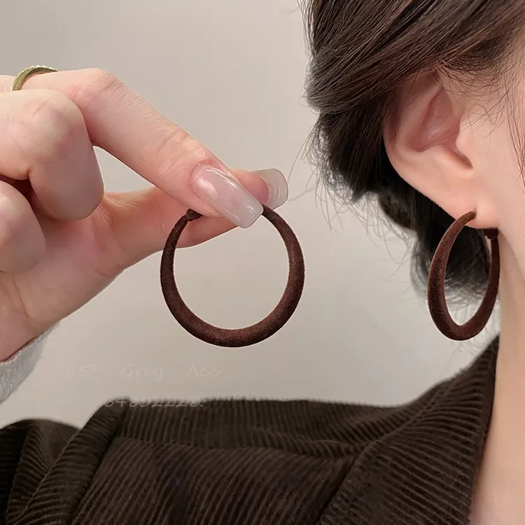 铜合金耳饰 高级感美拉德植绒素圈耳环女秋冬复古耳圈显脸小耳饰