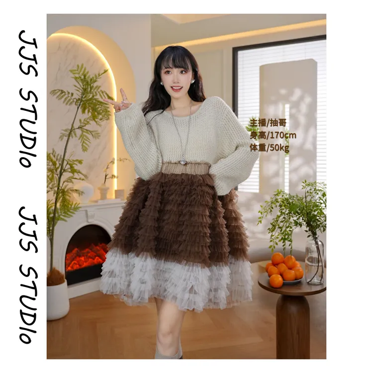 5091901『微甜光影』2025秋冬百搭时尚拼接设计师款毛衣网纱连衣裙