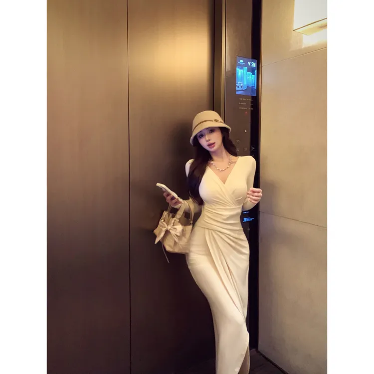 韩系纯欲风气质褶皱长袖连衣裙女设计感气质收腰显瘦时尚百搭裙子