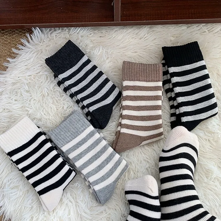 女士秋冬加厚毛圈袜保暖中筒条纹袜子舒适百搭运动风