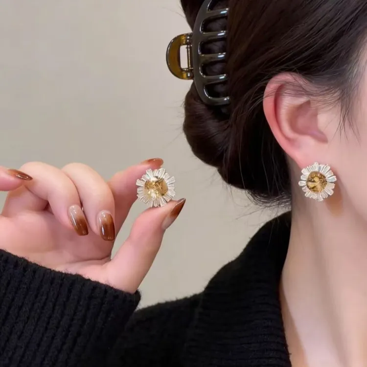 铜合金耳饰 方糖花朵耳环轻奢简约气质百搭2026年新款