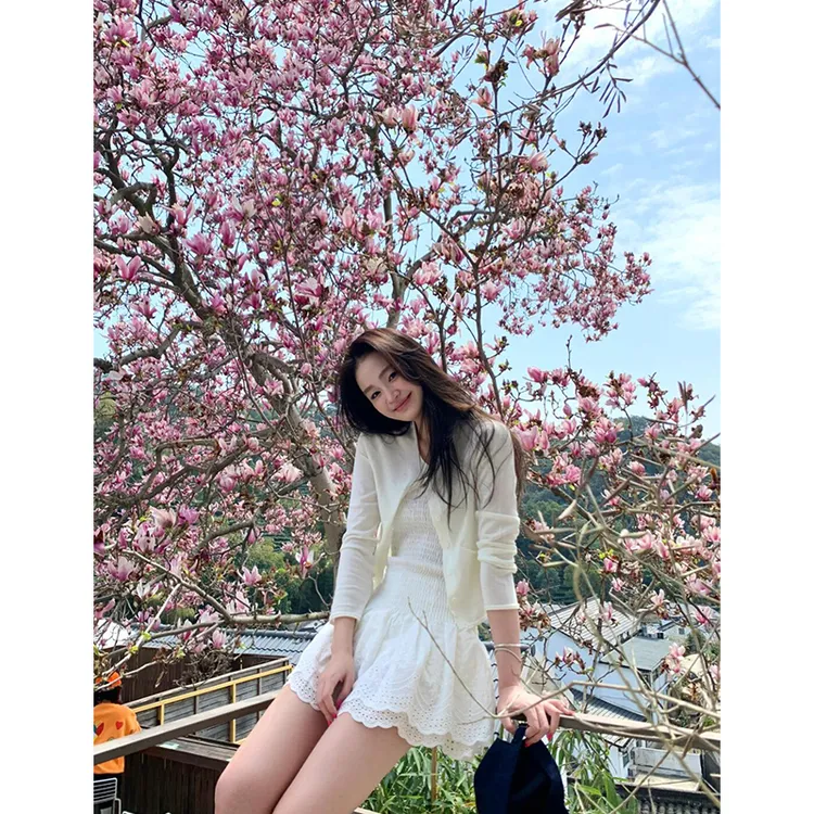 法式白色微透防晒针织开衫收腰吊带裙女初春新款独特气质套装裙