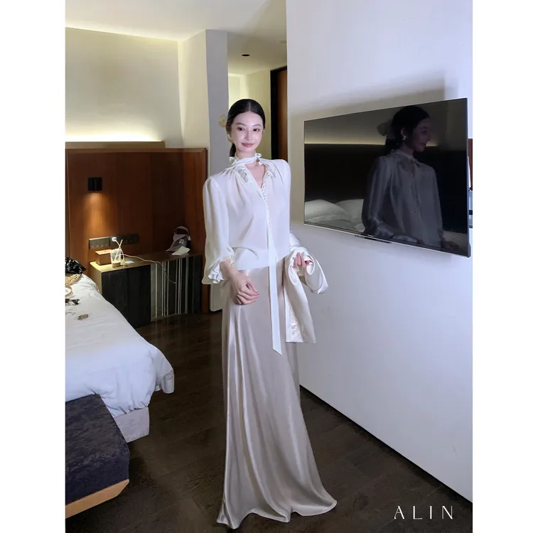 阿琳ALIN【浮光纱】设计感V领衬衫早秋新款气质长袖上衣女AL5FSS10