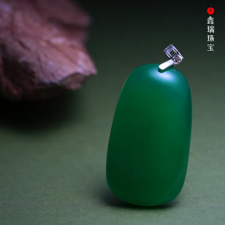 天然玉石绿玉髓平安牌吊坠小款无事牌挂件百搭毛衣链精品爆款颈饰