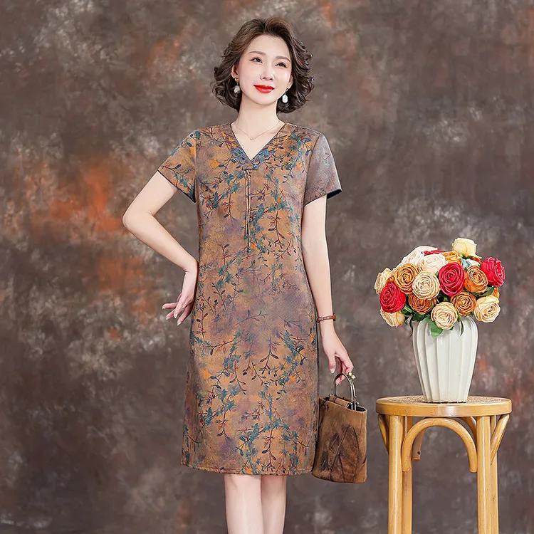 小个子妈妈桑蚕丝香云纱连衣裙女2025春夏新款V领妈妈真丝中长裙