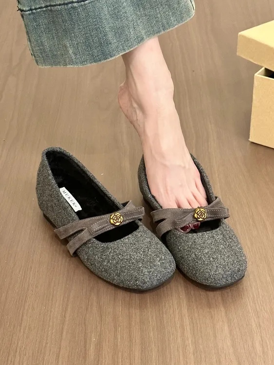 啄木鸟高智山茶花！复古毛呢金属扣玛丽珍鞋女秋加绒内增高单鞋