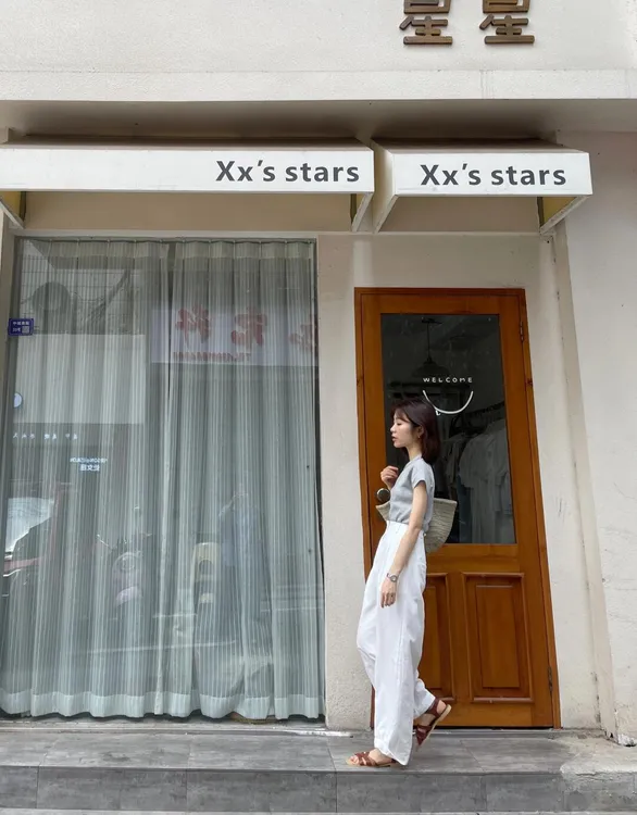 【余白间距】韩系简约气质线灰色圆领T恤上衣打底高腰白色休闲长裤