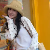 2509055【壁虎姐】GECKO秋冬新款 杏色圆领印花INS长袖开衫T恤
