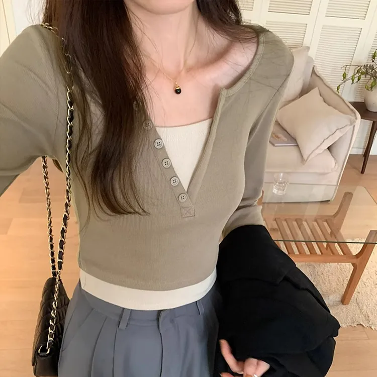 新款短款设计感撞色修身V领上衣春秋正肩假两件拼接百搭长袖t恤女