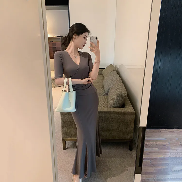 林关关【婉诱姿】夏季莱赛尔V领短袖上衣+气质鱼尾显瘦半身裙两件套