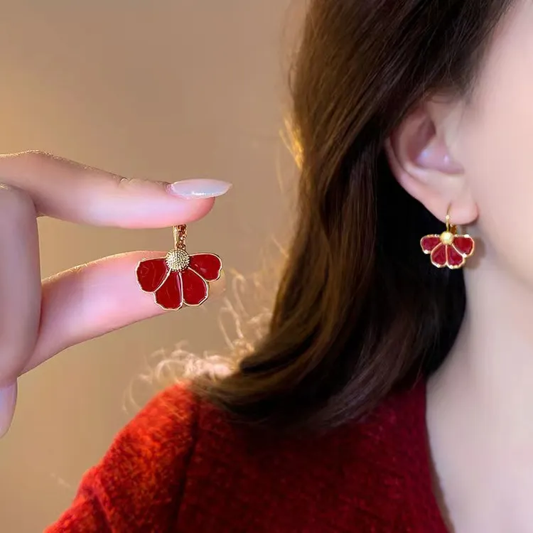 安可拉红花朵耳扣女2025新款爆款独特耳环耳钉轻奢高级感气质耳饰