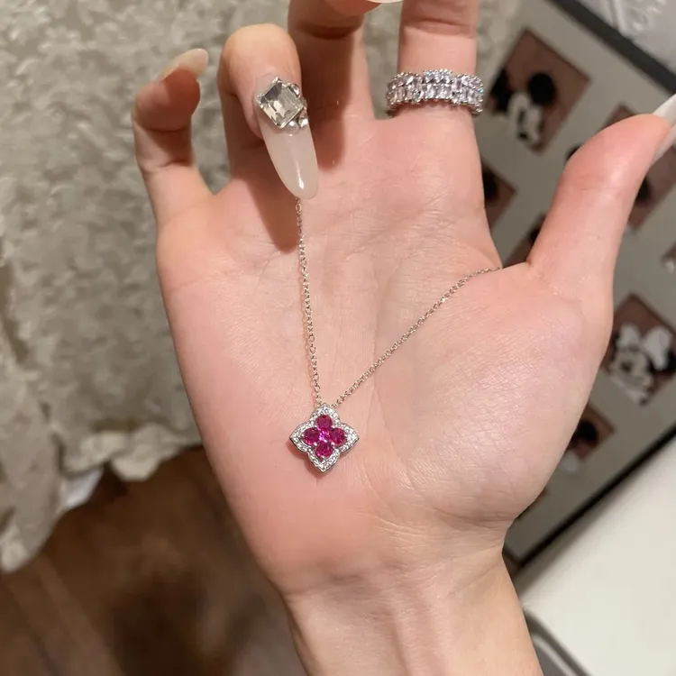 柯柒 钛钢项链 玫红四叶草项链女轻奢小众设计高级感百搭锁骨链
