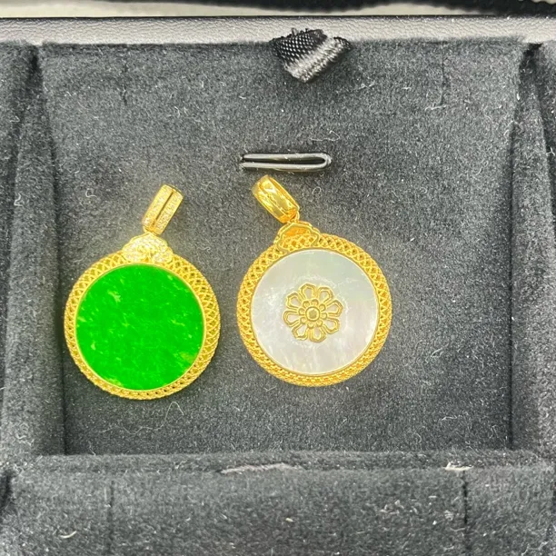 18k金镶天然缅甸翡翠A货辣阳绿吊坠双面佩戴多样性发一件21/5.2mm