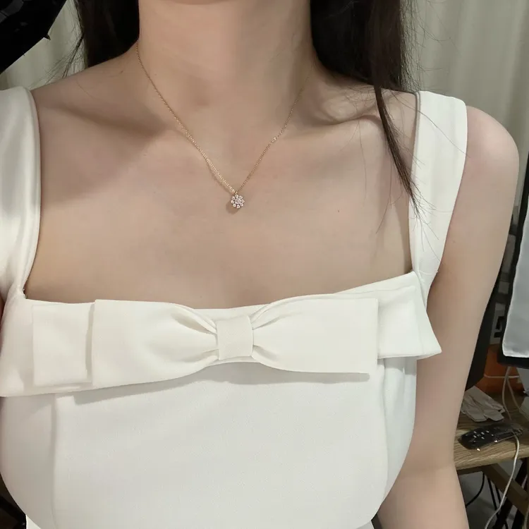 钛钢项链 8765微镶圆形小花朵小女生ins温柔设计款轻奢女