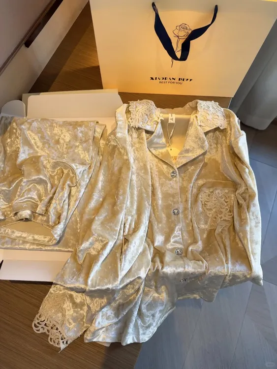 【DMXJ大梦想家】简约镂空金丝绒秋冬新款保暖睡衣女舒适家居服套装