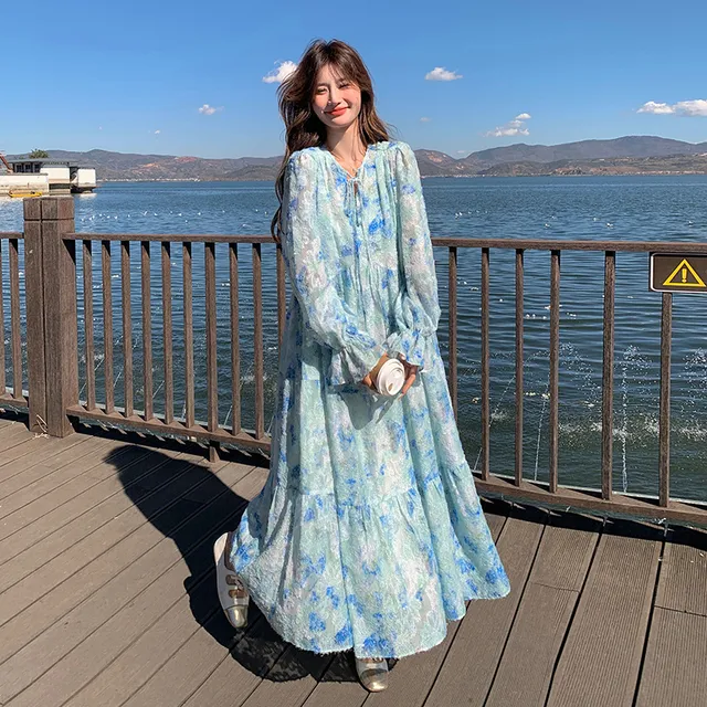 海边度假风蓝色碎花连衣裙女2025春季新款法式系带减龄到脚踝长裙