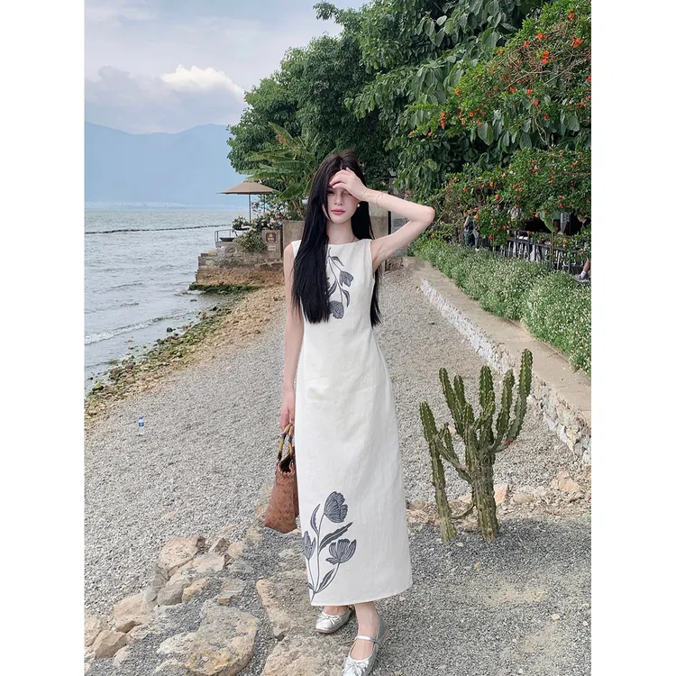 新中式女装显瘦法式印花连衣裙白色收腰设计慵懒度假风背心长裙子