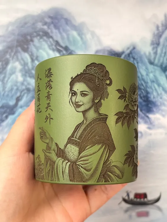 原矿紫砂绿泥刻绘美人图案直筒主人杯