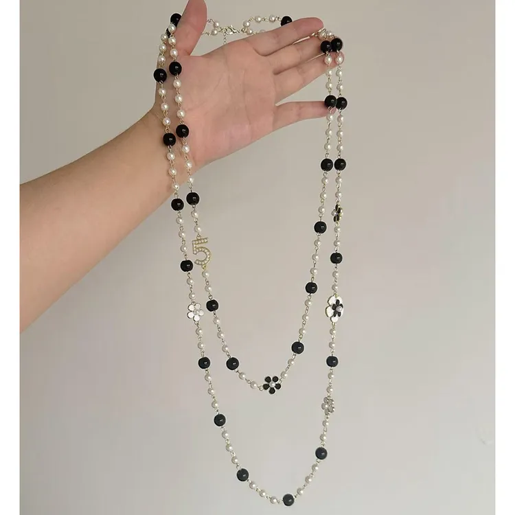 铜合金仿珍珠项链 法式小香风5字花朵串珠项链复古叠戴长款毛衣链
