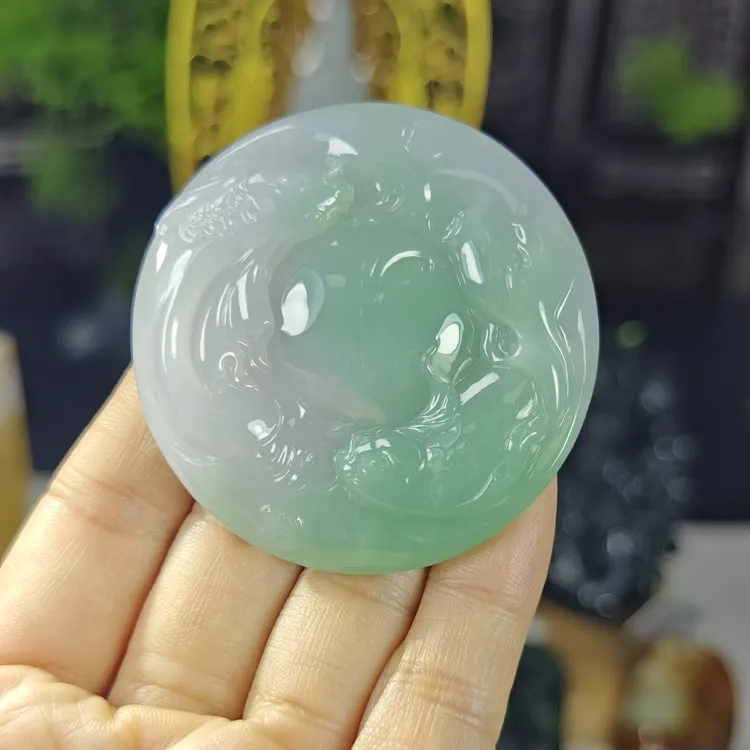 天然缅甸a货翡翠太极鱼吊坠，尺寸52.4*8.6mm