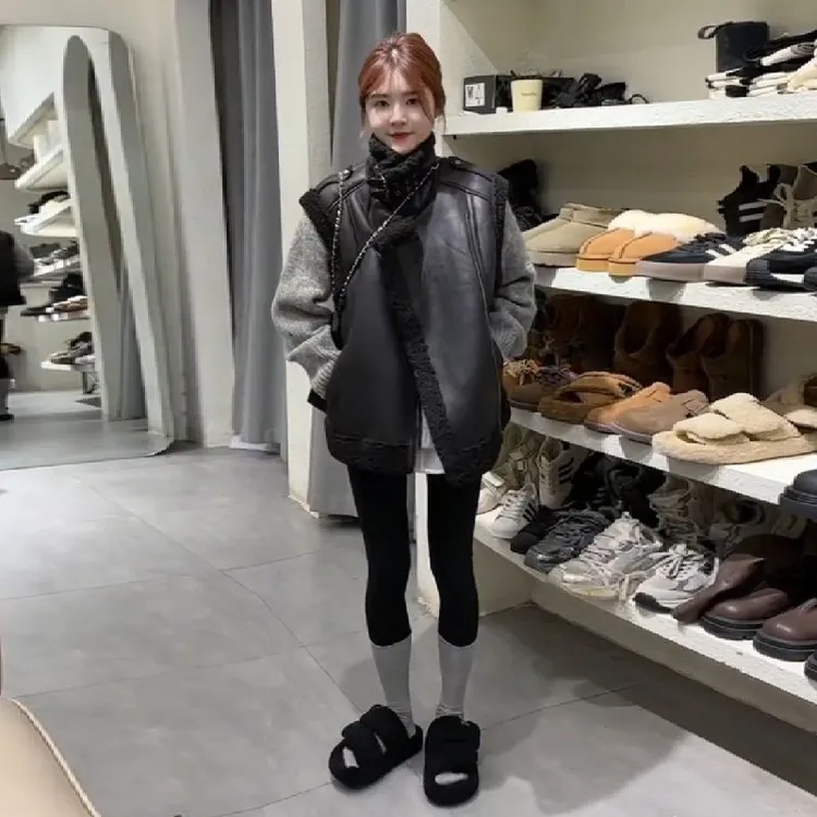 皮毛一体仿毛马甲女秋冬2025新款宽松显瘦加厚机车服马夹外套时尚