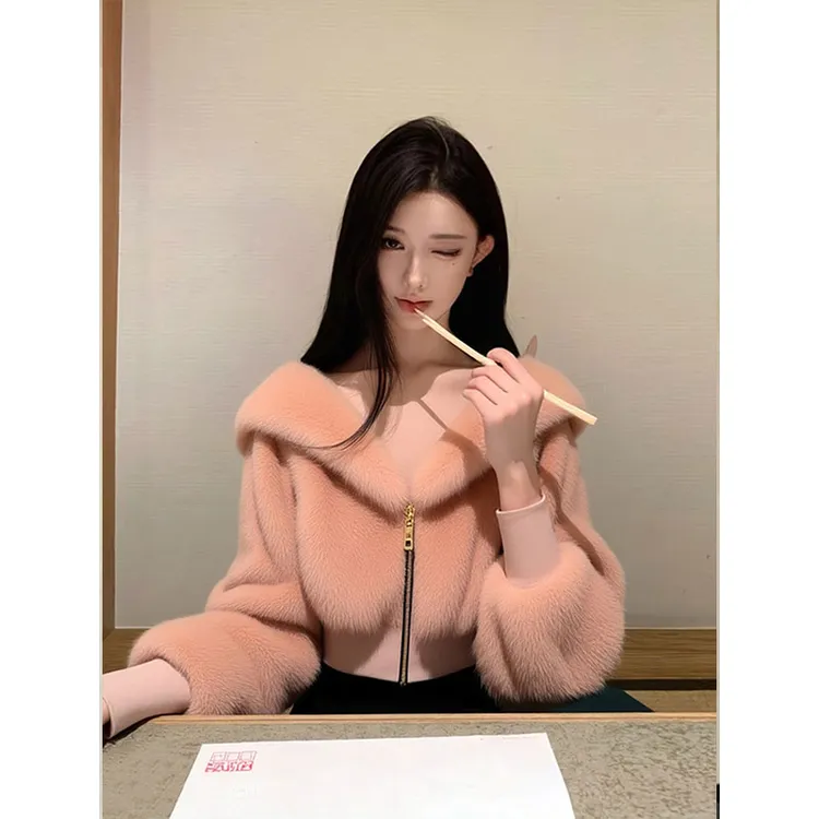 2026新款今年流行冬季巨好看法式气质名媛粉色毛绒拉链外套上衣女