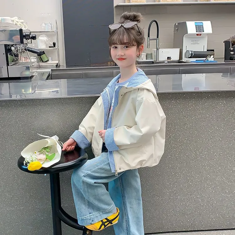 女童外套春秋款2025新款洋气儿童秋装连帽冲锋衣小女孩运动上衣潮