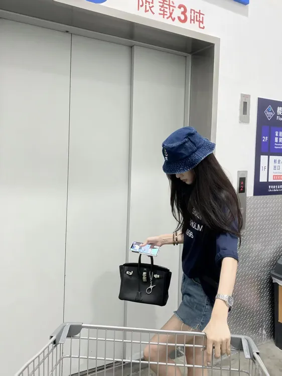 2025夏季新款时尚套装气质显瘦宽松短袖上衣性感辣妹短裤牛仔套装