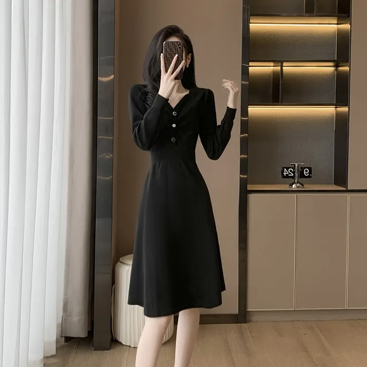 盐系穿搭轻熟法式长袖内搭针织毛衣打底连衣裙子女2025年秋冬新款