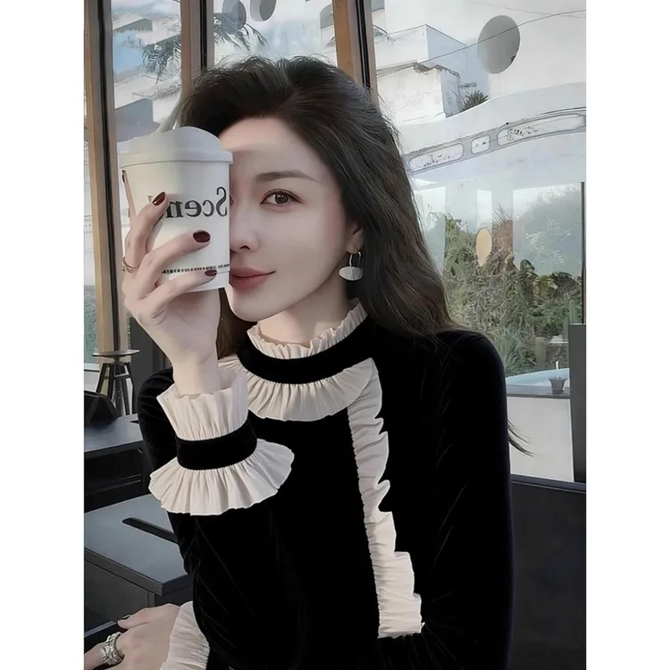 气质名媛黑色丝绒上衣女2025冬季小众设计感时髦洋气轻熟百搭衬衣