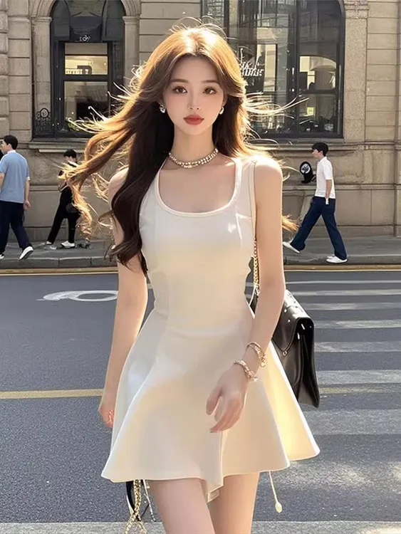【KEKE】2025新款无袖背心连衣裙女显身材修身显瘦气质A字包臀短裙