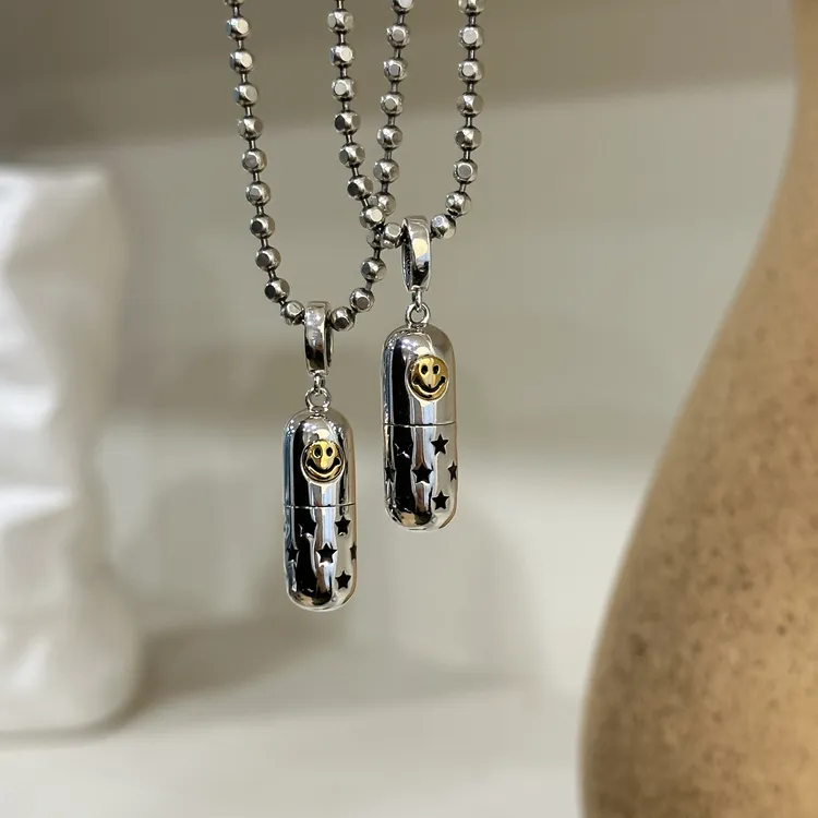 吊坠925银 原创设计时尚简约百搭气质女笑脸药丸银吊坠 3965