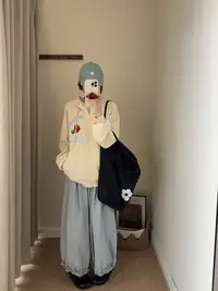程程甄选   梦洁同款韩系草莓刺绣厚款连帽休闲外套1008